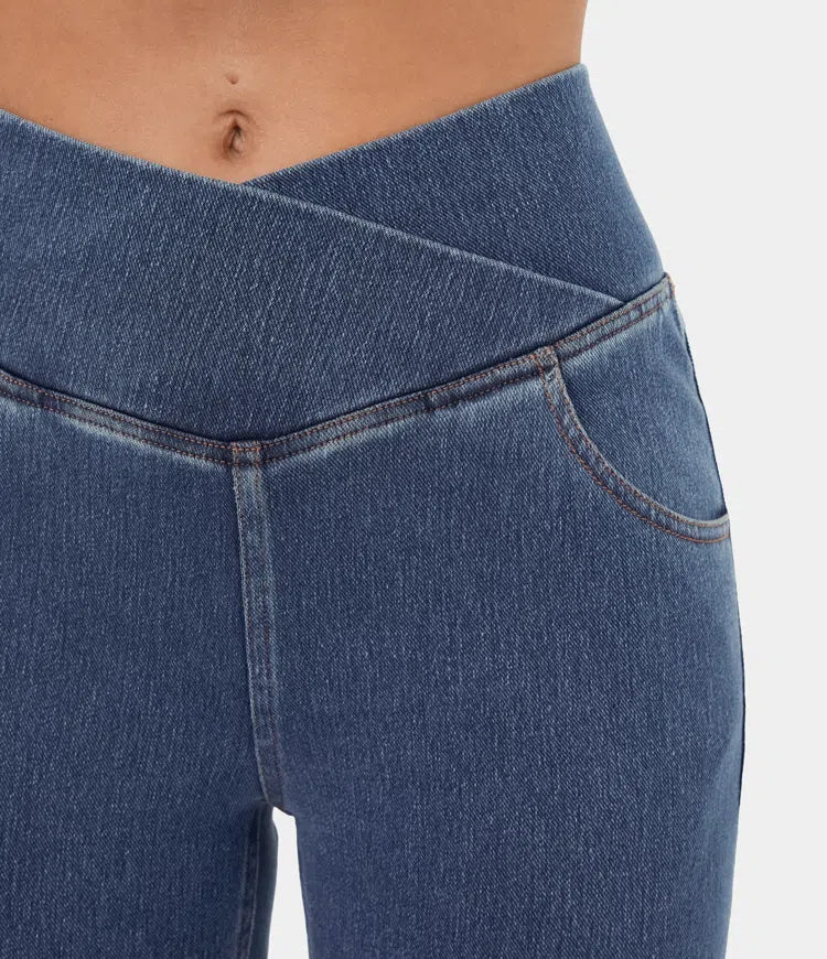 Jeans a vita alta in jersey elasticizzato e fondo a campana