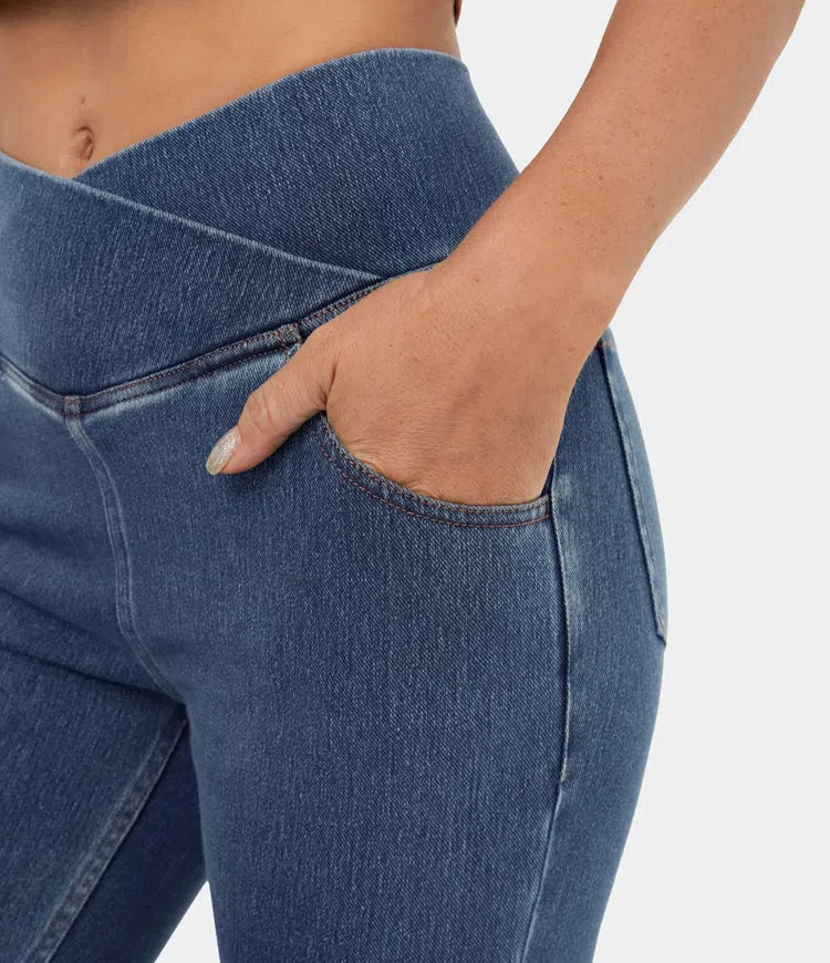 Jeans a vita alta in jersey elasticizzato e fondo a campana